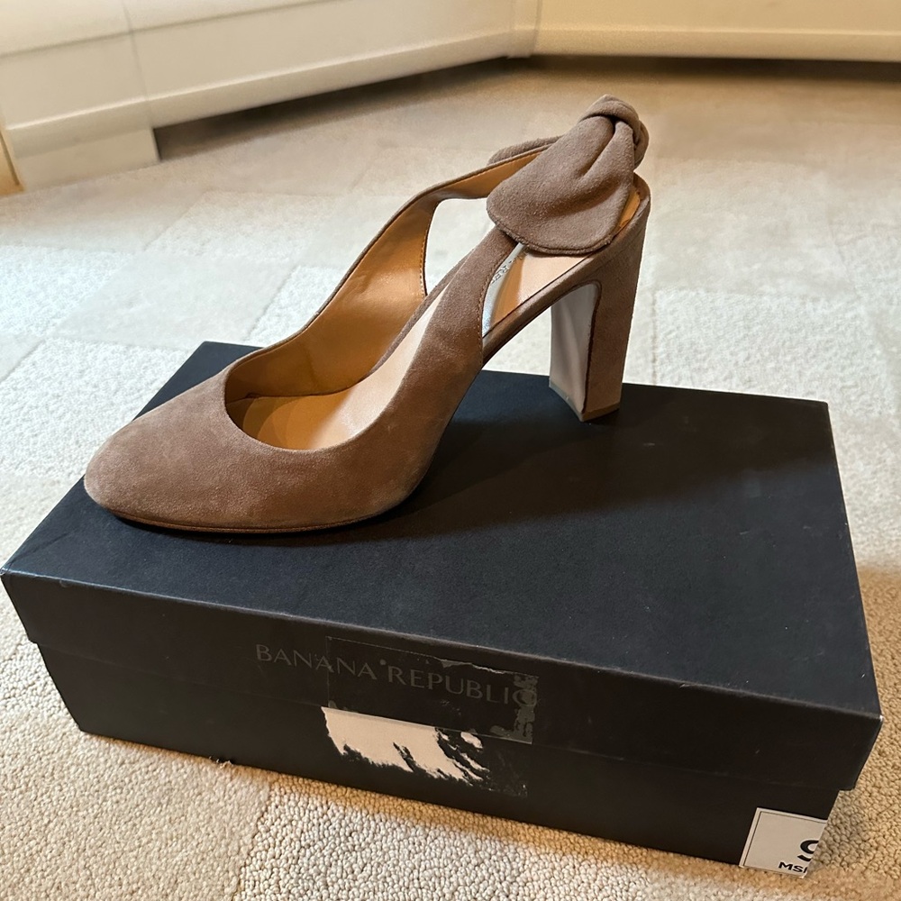 Women's Suede sling back w/ back suede bow